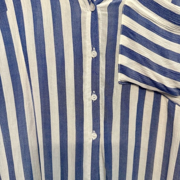 Women's Blue and White Striped Button-Down Shirt w/ Tie Front Medium - Picture 4 of 6